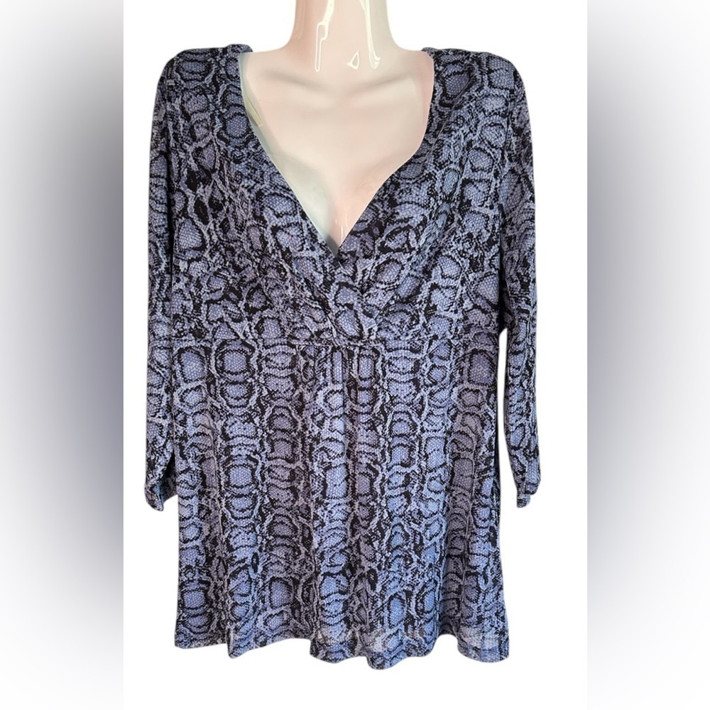 Liz Claiborne Women's Blue Snake Print Top Size 1X